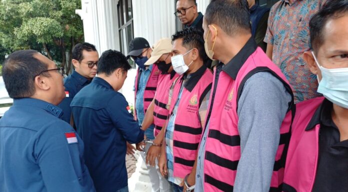 Enam Tersangka Korupsi Sanitasi Sekolah Diserahkan ke Jaksa, Satu Anggota DPRK Belum Ditahan